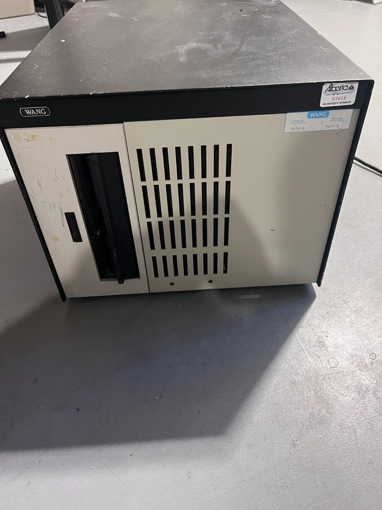 Vintage Wang 5525 Computer - 8'' floppy disk drive- Untested - Powers on