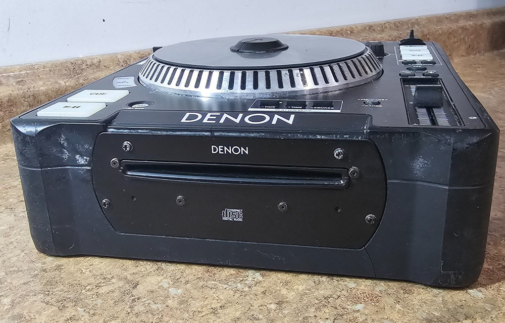 Denon DN-S5000 Digital CD Turntable DJ Controller Pre-owned