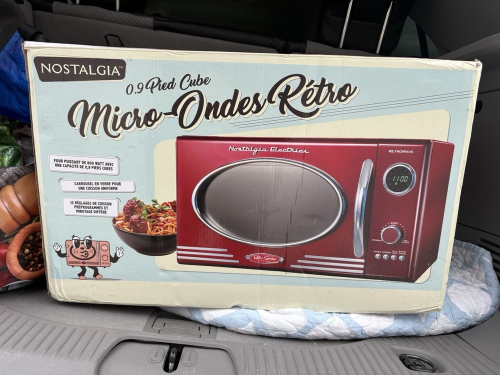 Nostalgia Retro Countertop Microwave