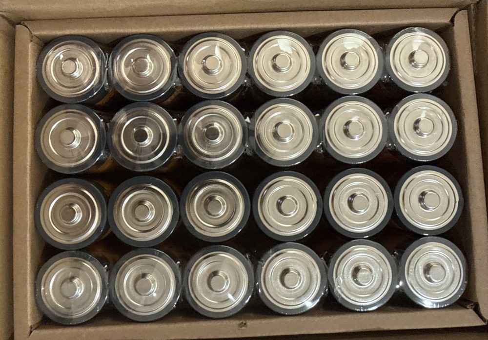 4 D Batteries Amazon Basics - High Capacity Expiration 7/2030
