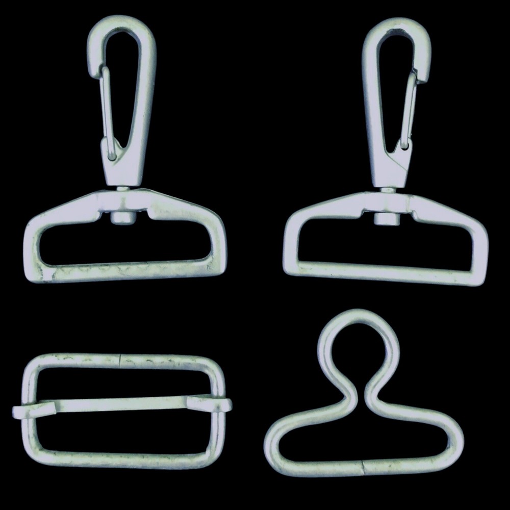 Metal Hardware for a Cloth Strap