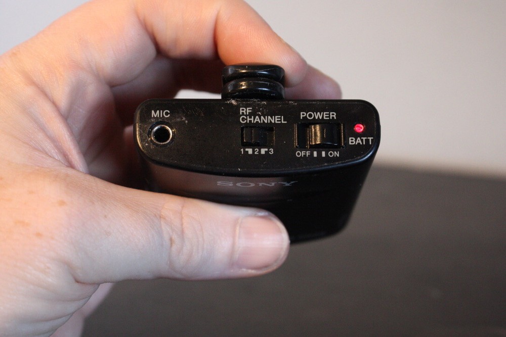 Sony Wireless Microphone transmitter WCS-999T WCS-999 - Powers on - Untested