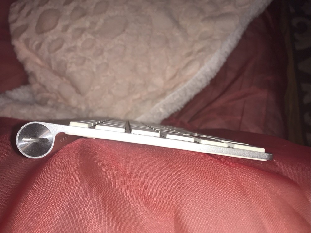 Original Apple Magic Keyboard Bluetooth Wireless Model A1314 - TESTED WORKING