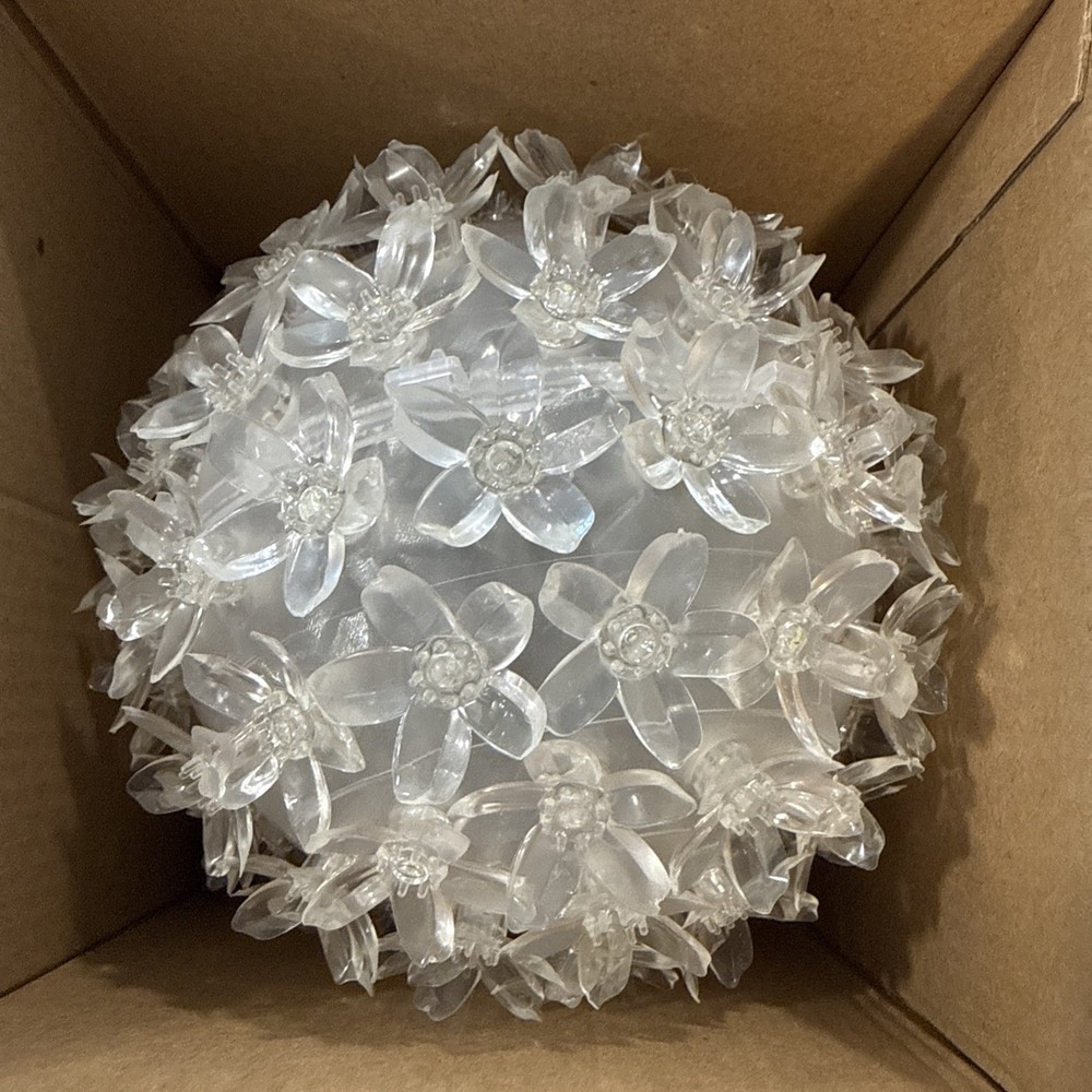 Santa’s Forest LEDMOTION Light Blue / White 6” Sphere B25