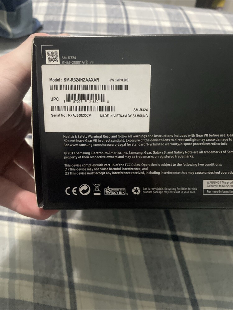 Samsung Gear VR Powered By Oculus Virtual Headset Controller Model SM-R324