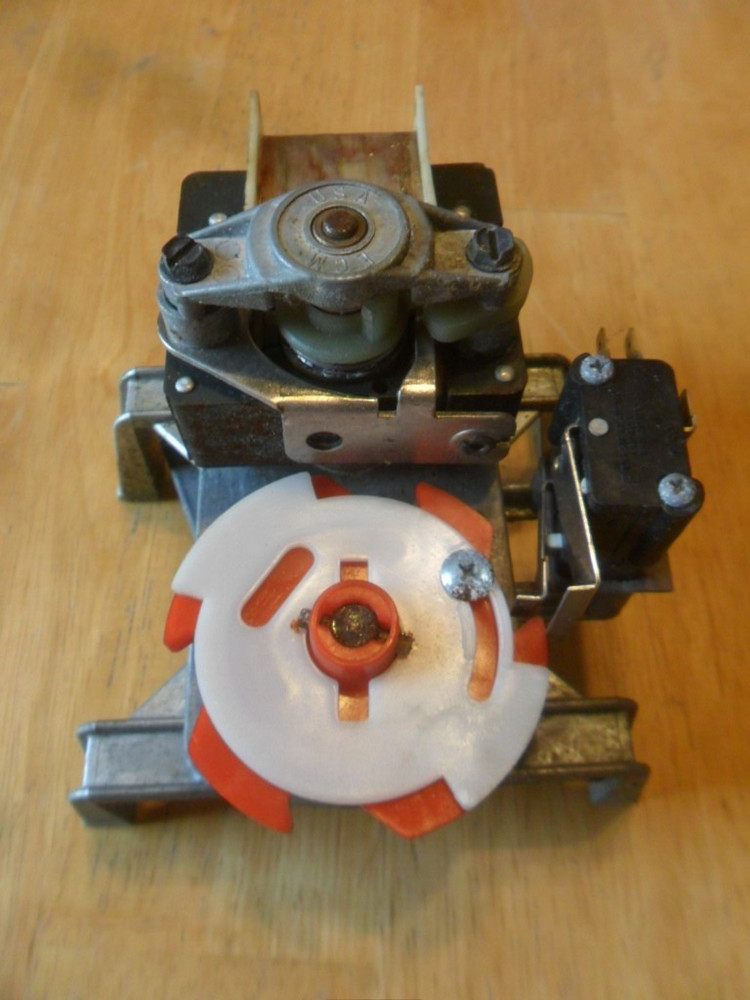 Used Dixie Narco DNCB 240CC vend motor assembly - double column