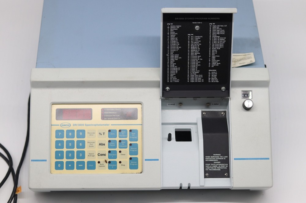 Hach DR/3000 Spectrophotometer