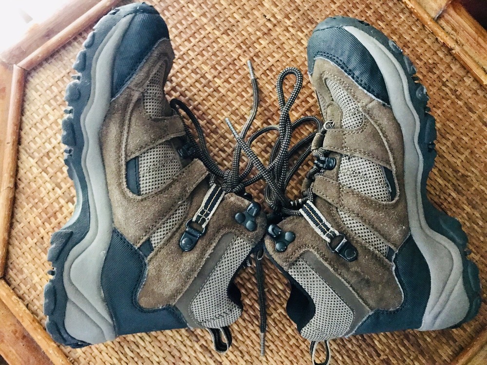 Magellan Outdoors Leather Boys Size 4 Medium Hiking Boots Brown