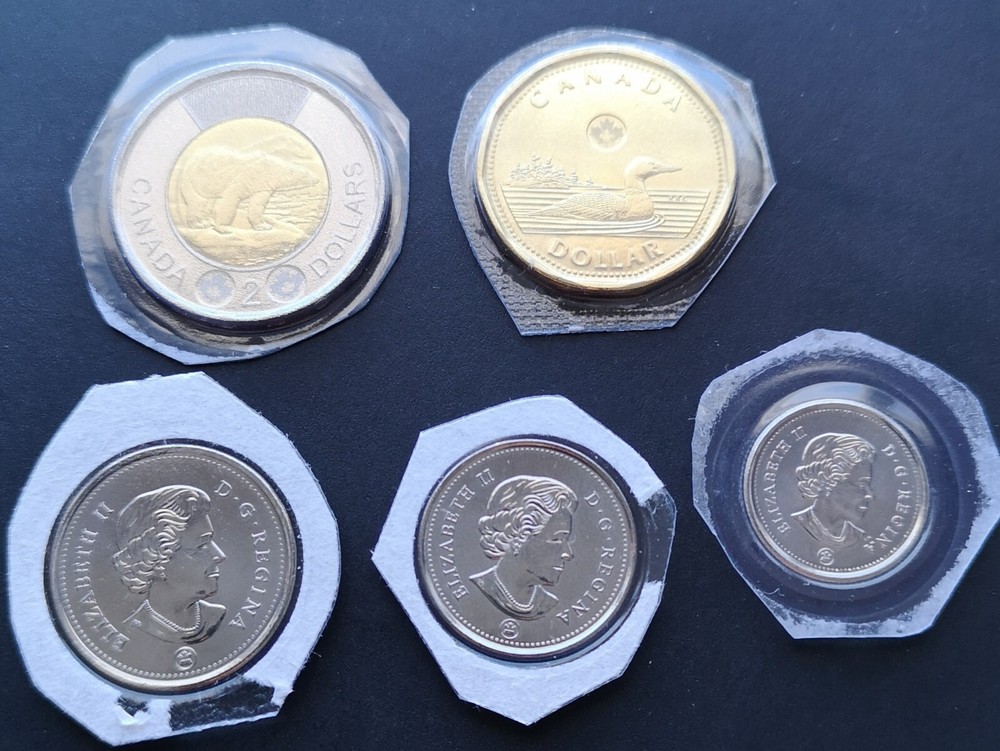 ***CANADA 2017 UNCIRCULATED SEALED COINS SET ***