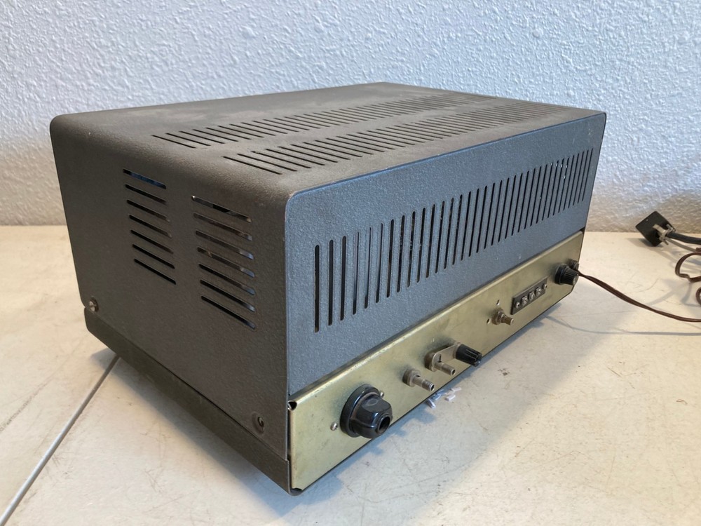 Lafayette S.W. / Communications Receiver, Model HE-30 - Powers On