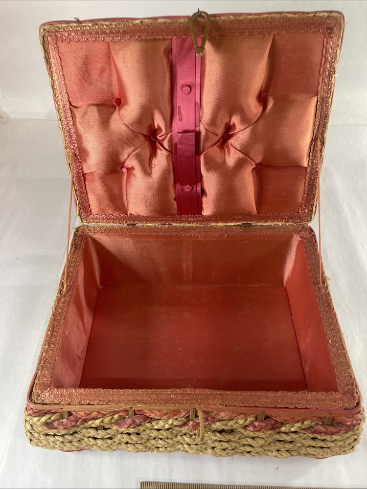 Vintage Wicker Sewing Basket Box lined interior, Handle & latch unbranded