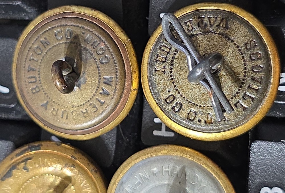 8 Great Seal Buttons US Army Assorted Makers