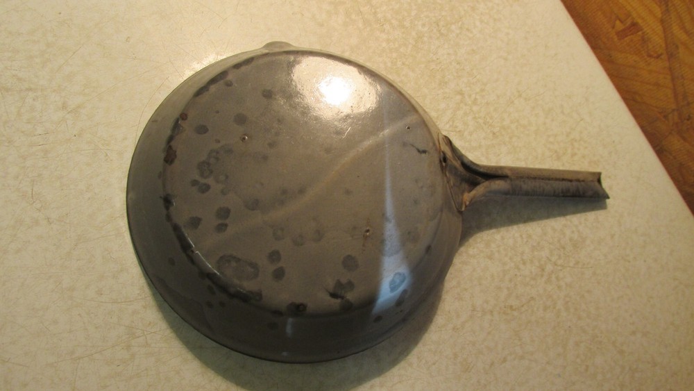 Antique Mottled Gray Graniteware Skillet-7"