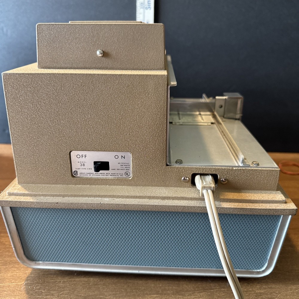 Vintage Argus 300 Model 38 Automatic Slide Projector With Case