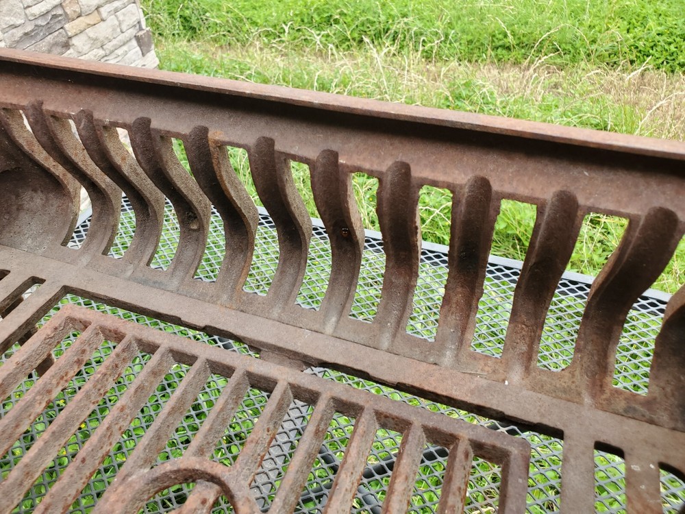 VINTAGE BEAUTIFUL CAST IRON FLEUR DE LIS FIREPLACE LOG INSERT