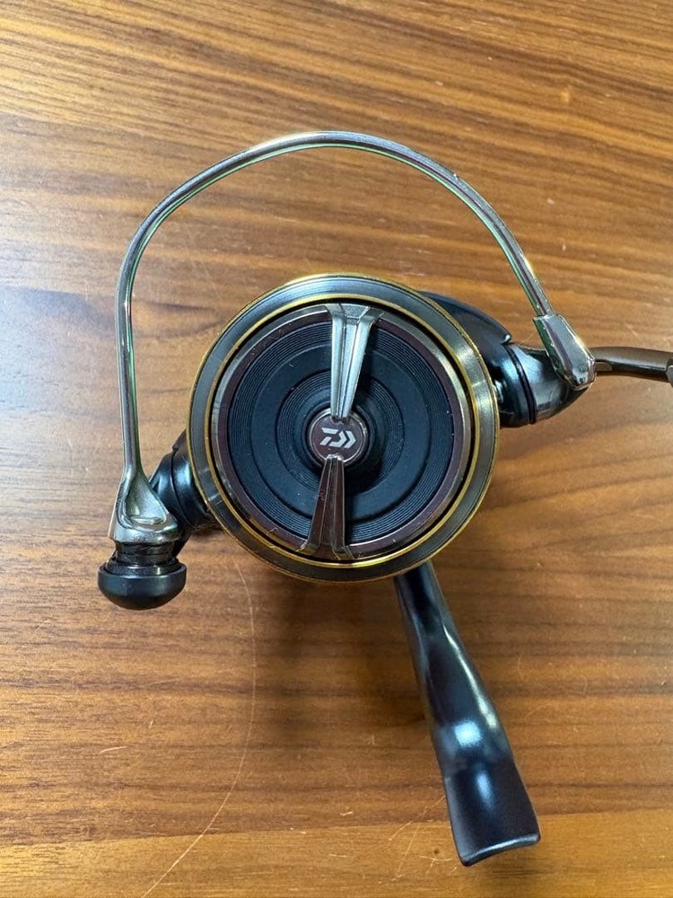 Daiwa 23 Airity PC LT 2500-H Gomexus Handle