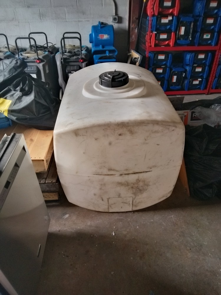 200 gallon plastic water tank