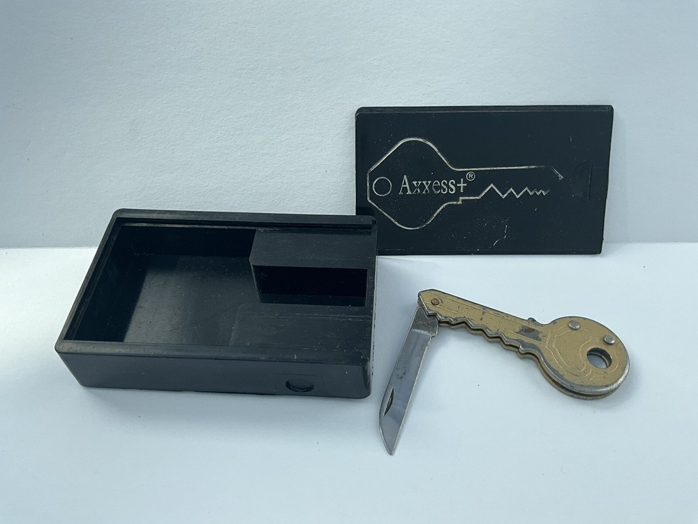 Vintage Axxess Magnetic Hide-A-Key Box