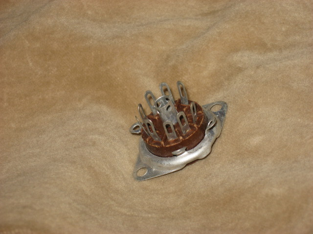 Tube Socket, 9 pin, chassis mount, new