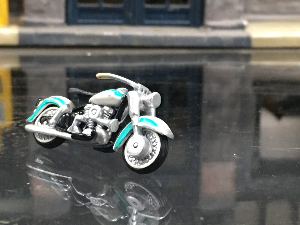 1:87 HO Scale Harley Davidson Motorcycle ------- Duo Glide