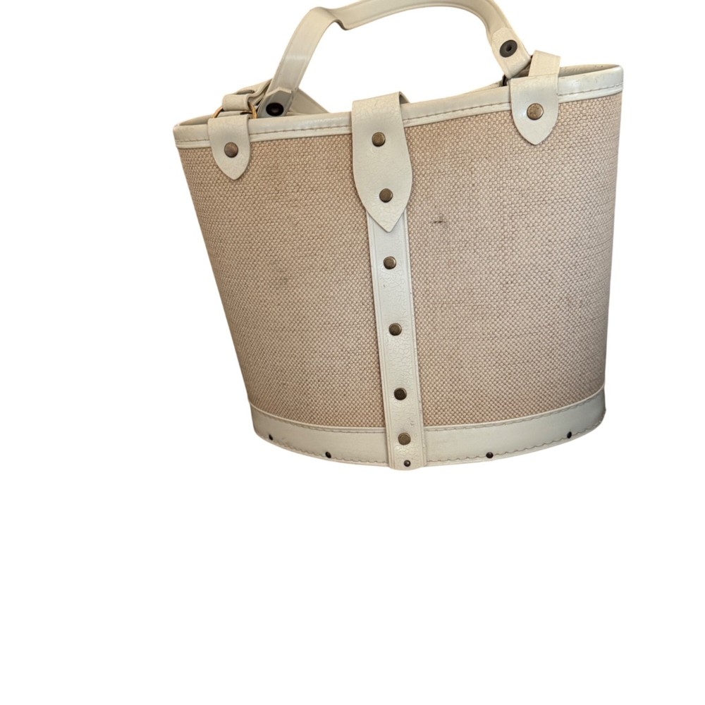 Vintage Floral Handbag With Top Lock Closure