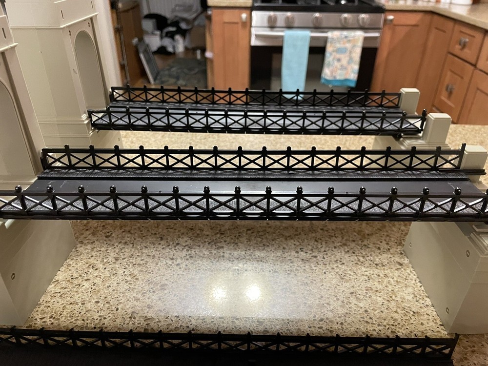 HO BRIDGE - Very Unique W/ Original Box