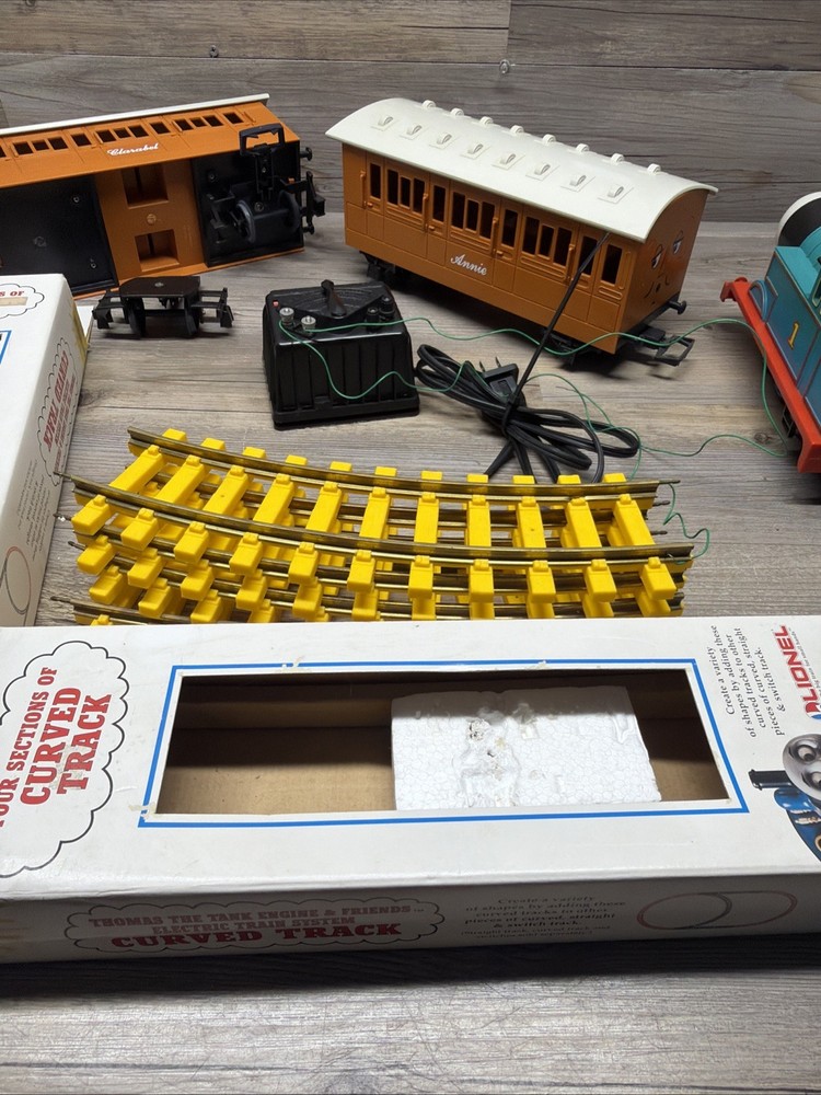 Lionel Thomas the Tank Engine custom Thomas with extra track PLEASE READ !!!!!