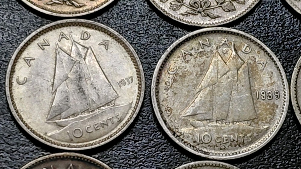 20 CANADA SILVER DIMES .RANGE FROM 1913 TO 1951 . 1947 WITH & WITHOUT MAPLE LEAF