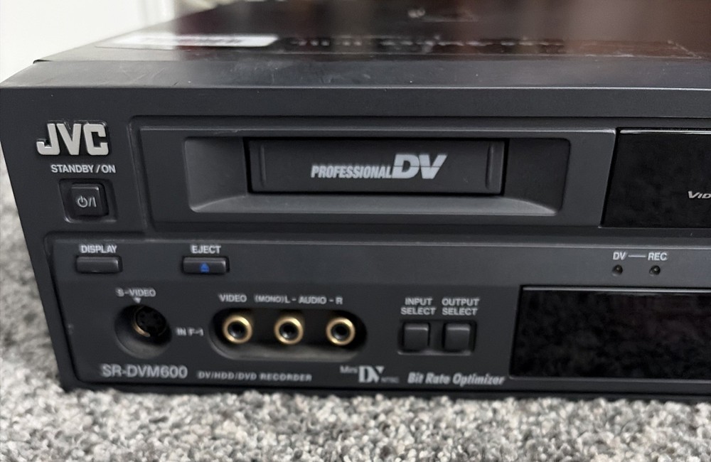JVC SR-DVM600 DV HDD DVD Video Player. UNTESTED POWERS ON, NO REMOTE