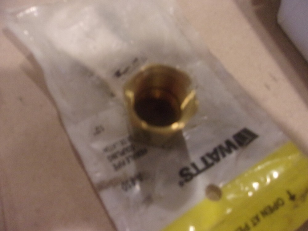 WATTS A-810  FEMALE PIPE COUPLING 1/2"