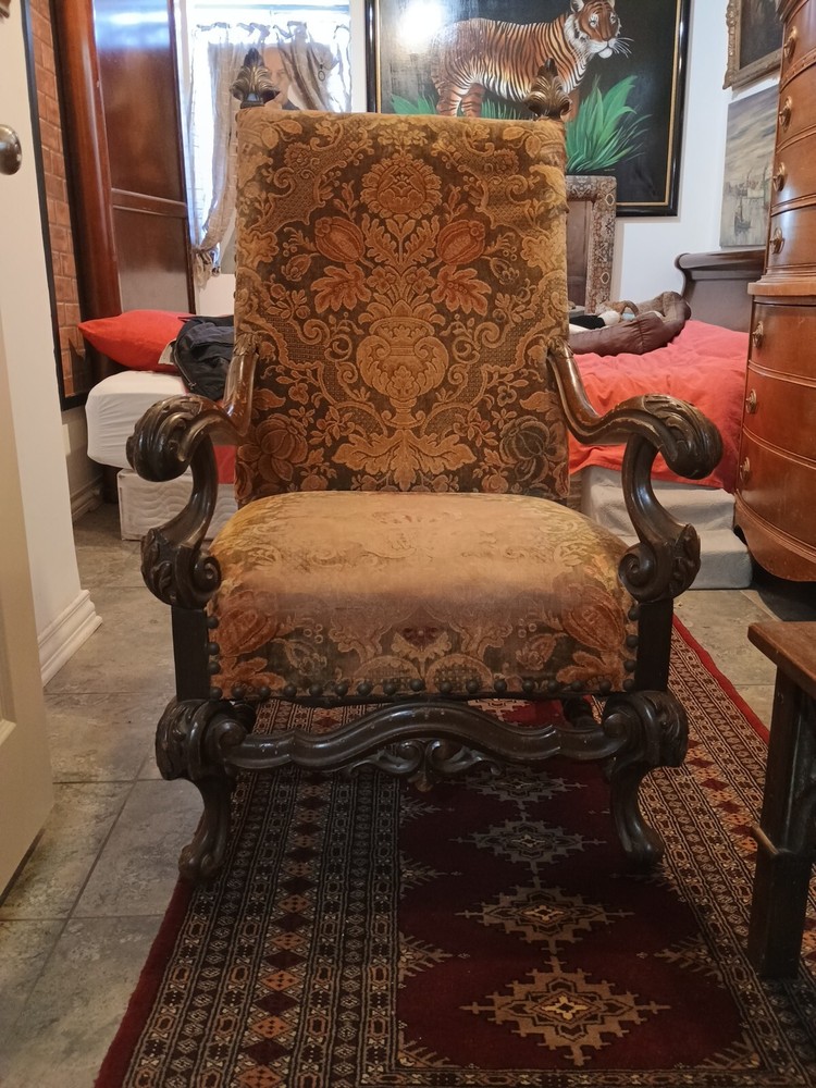 vintage chairs Throne Style 1900c