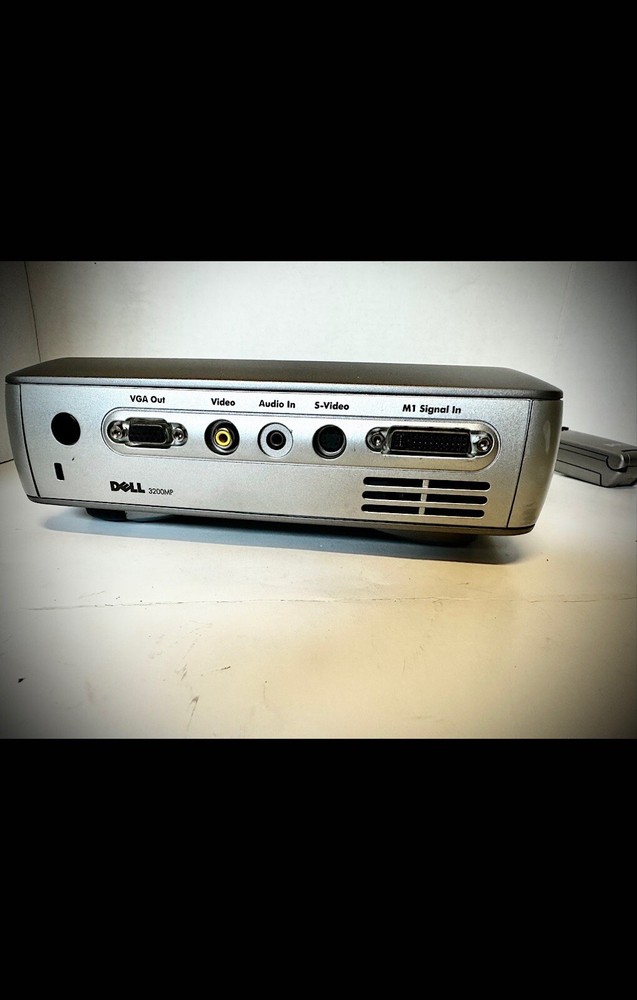Dell 3200MP DLP Front Projector WORKS! - Includes Remote, Case, Instructions!