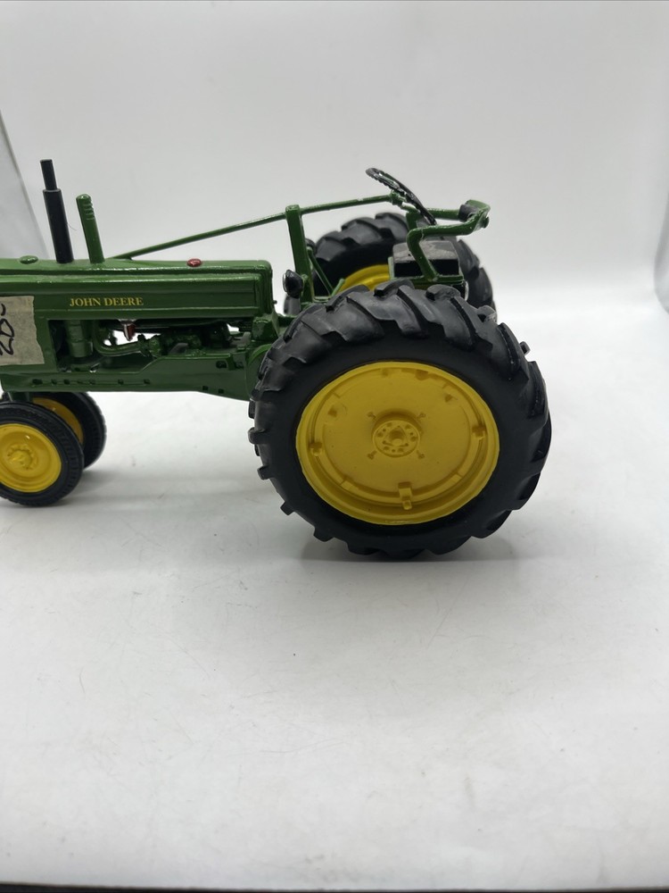 Danbury Mint John Deere 1948 Model "B" Tractor Desk Clock 8”