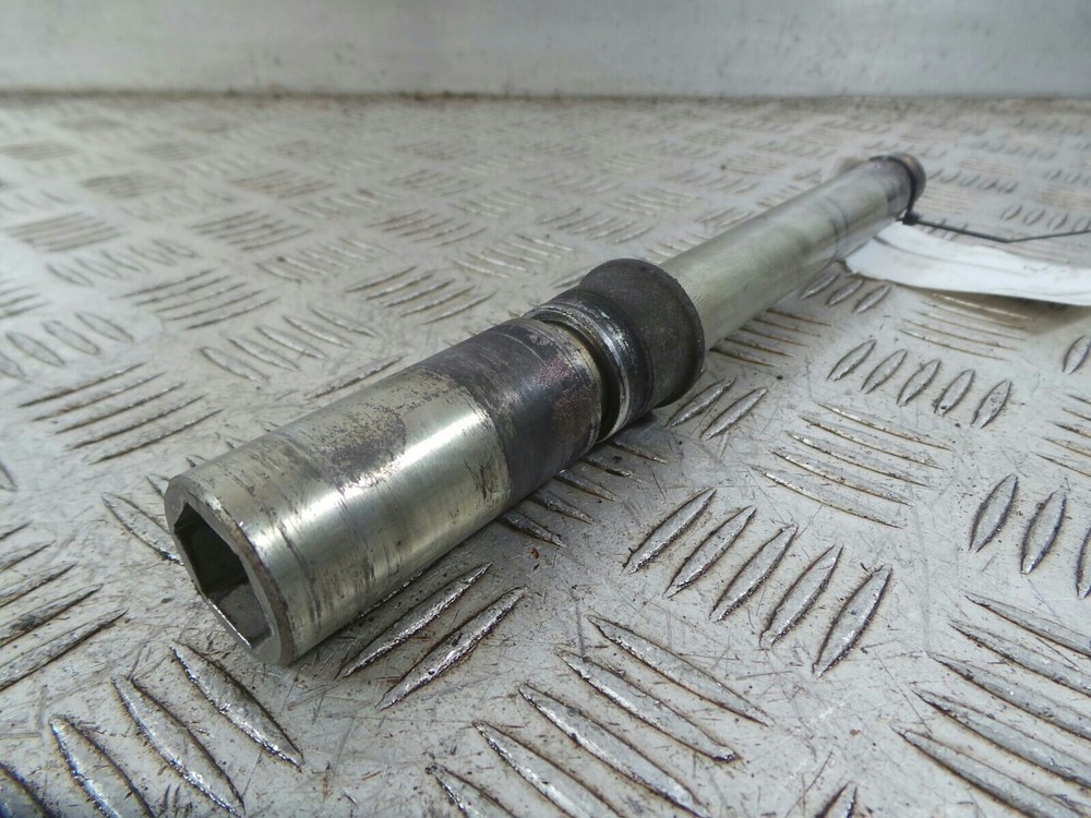 2009 SUZUKI GSR Front Spindle