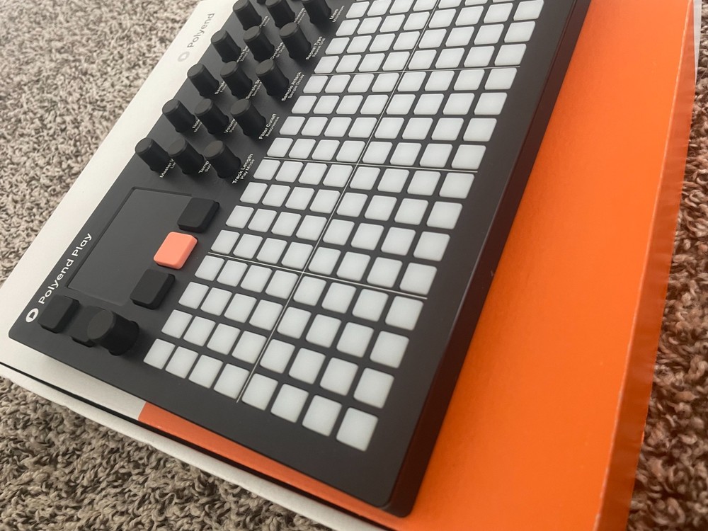 Polyend Play Sample and MIDI Based Groovebox complete Used once.