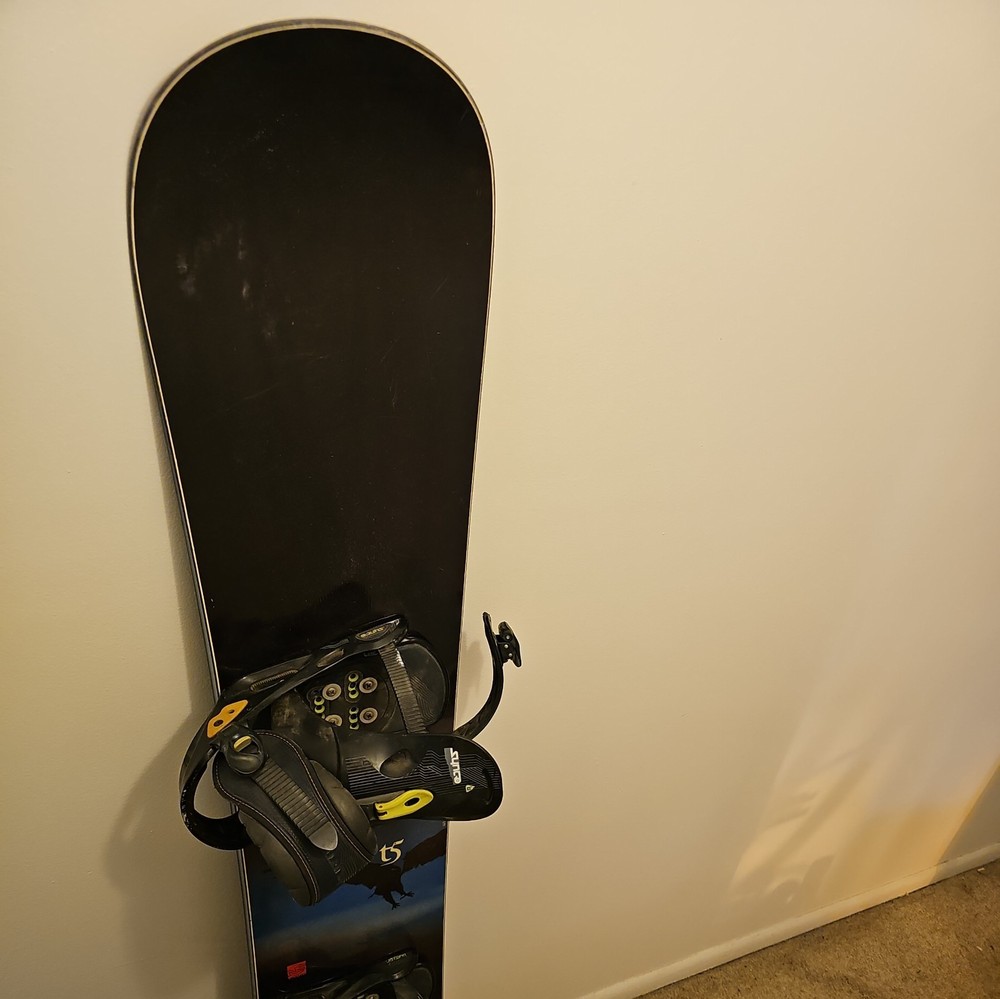 Never Summer Premier T5 Snowboard, Burton Syncro bindings