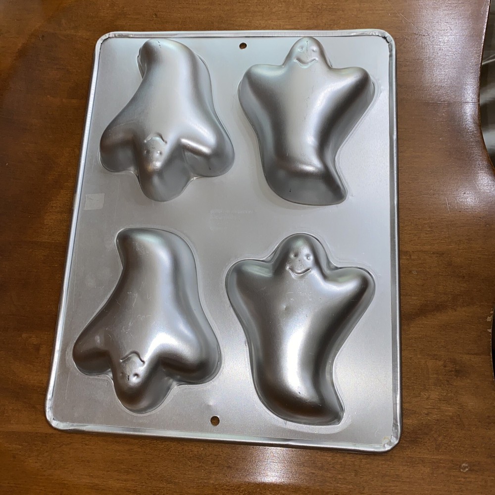 WILTON GHOST CAKE PAN 2105-9471