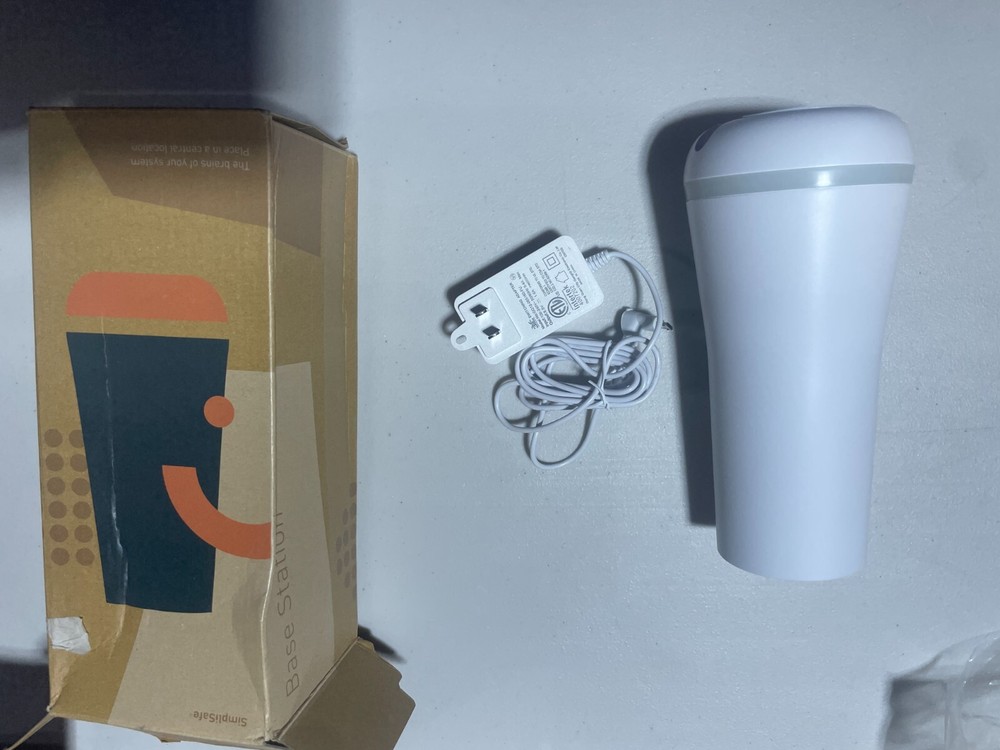 SimpliSafe Base Station SSBS3 & Simplisafe SSCM2 camera