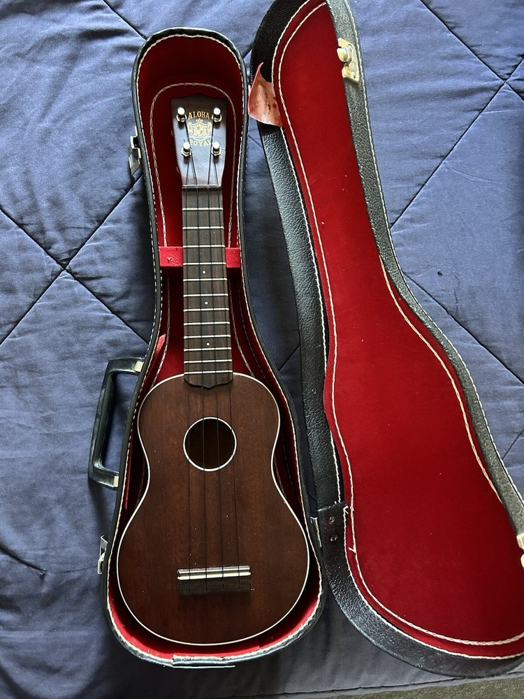 1950’s Aloha Royal Ukulele W/Case
