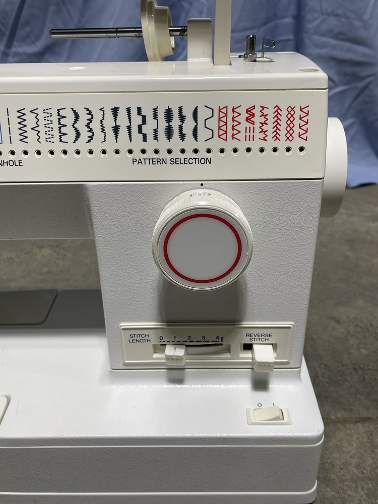 Singer Sewing Machine Model 9034 White Solid State Needle Threader Works