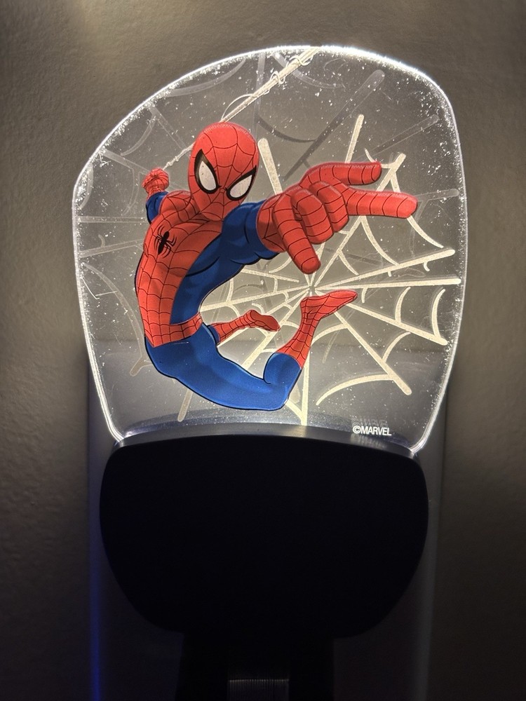 Marvel Spider-Man Night Light LED Plug In Spider Man Dusk 2 Dawn Sensor A9