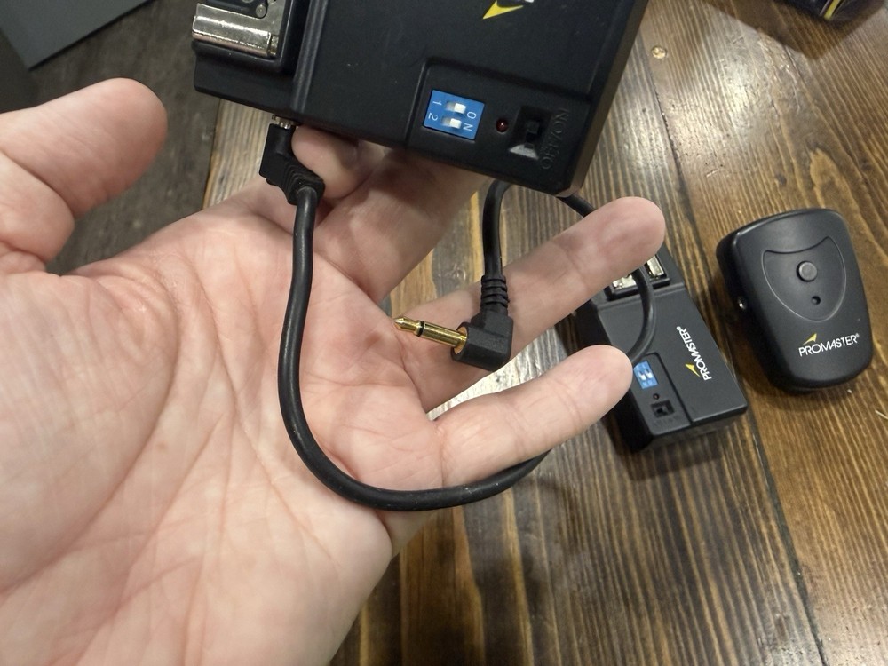 Open Box STOCK PROMASTER REMOTE FLASH TRIGGER SYSTEM Missing One Cord