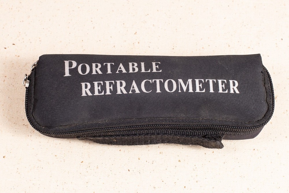 Portable Handheld Brix Refractometer Excellent Condition w/ Instructions