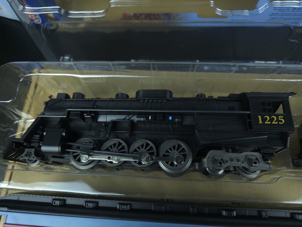 Lionel - The Polar Express Bluetooth 44 Piece Train Set - 712133