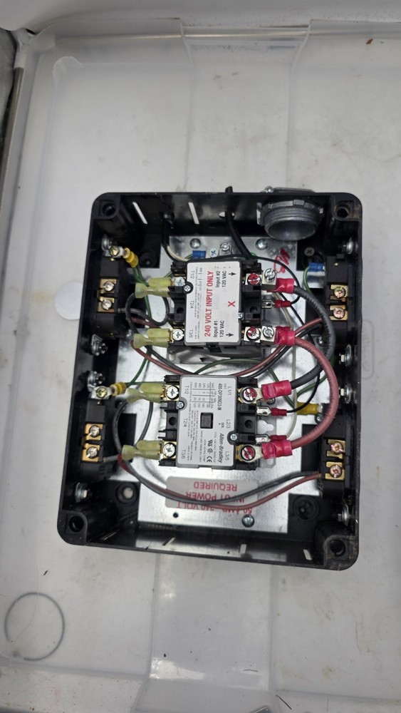 Titan Controls® Helios 8 Light-240V Lighting Controller with 120V Trigger Cables