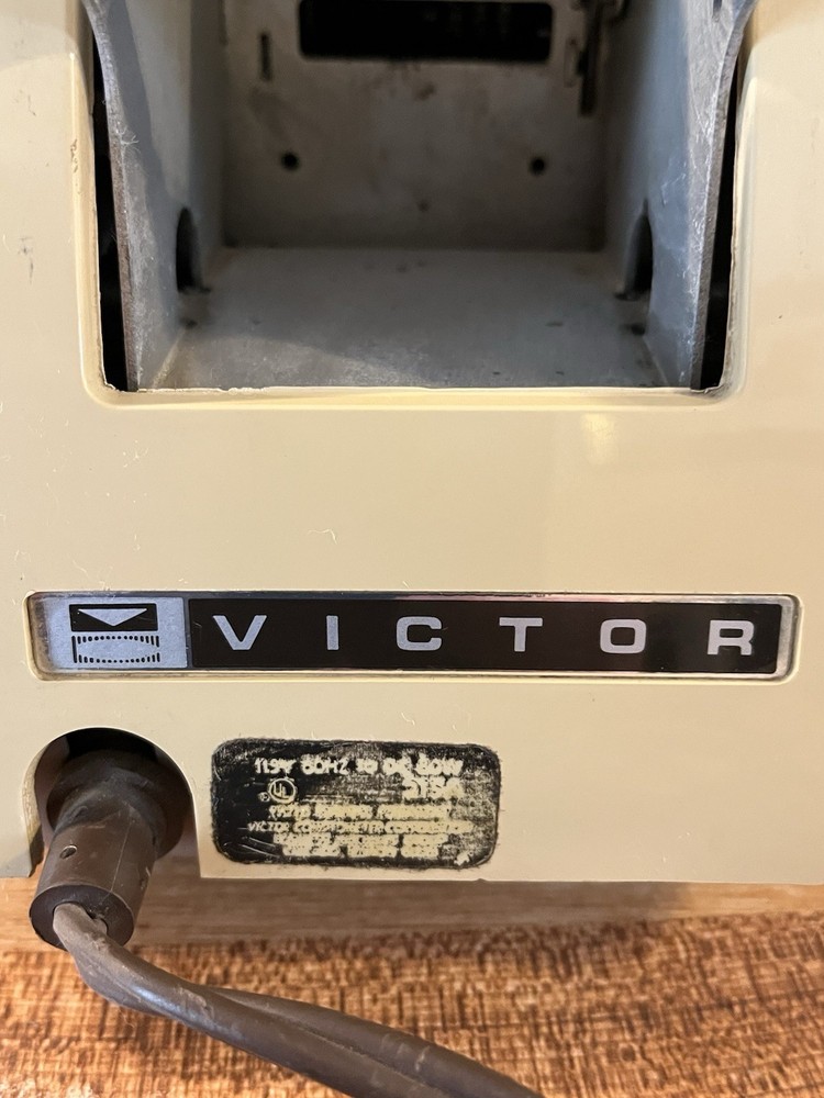 Vintage Victor Comptometer Adding Machine Model 7 82 54