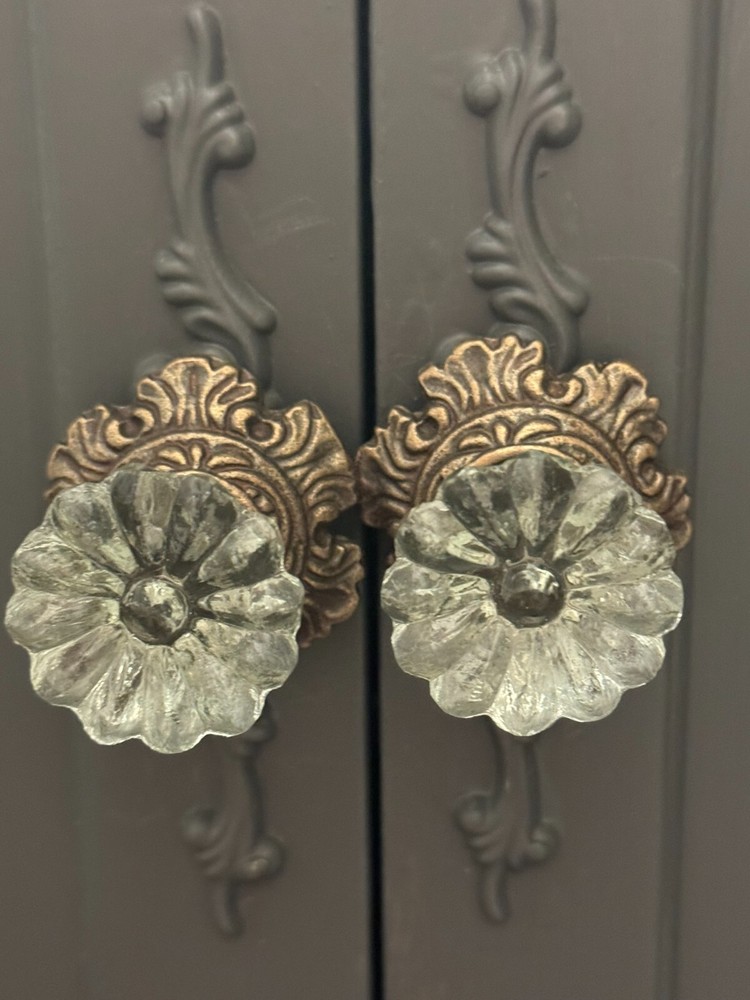 Vintage-Brass Metal Flower Crystal Clear Solid Glass bronzed Knob Handle pulls