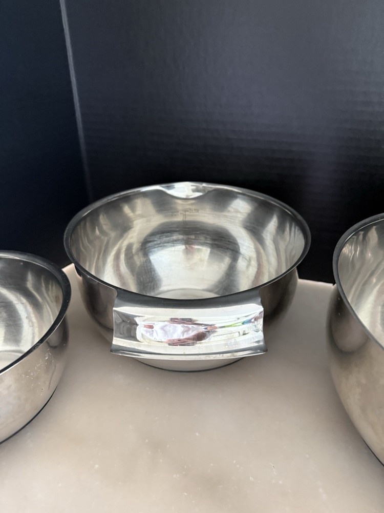 Sharper Image 3 Piece Stainless Steel Bowl Set Rubber Bottom