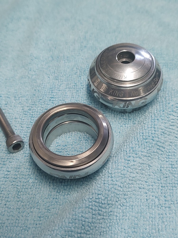 Chris King Silver Headset 1-1/8'" Threadless No Threadset