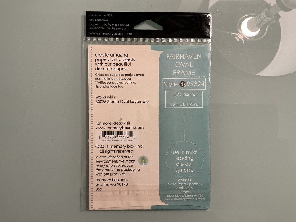 Memory Box “Fairhaven Oval Frame” Cutting Die (New)